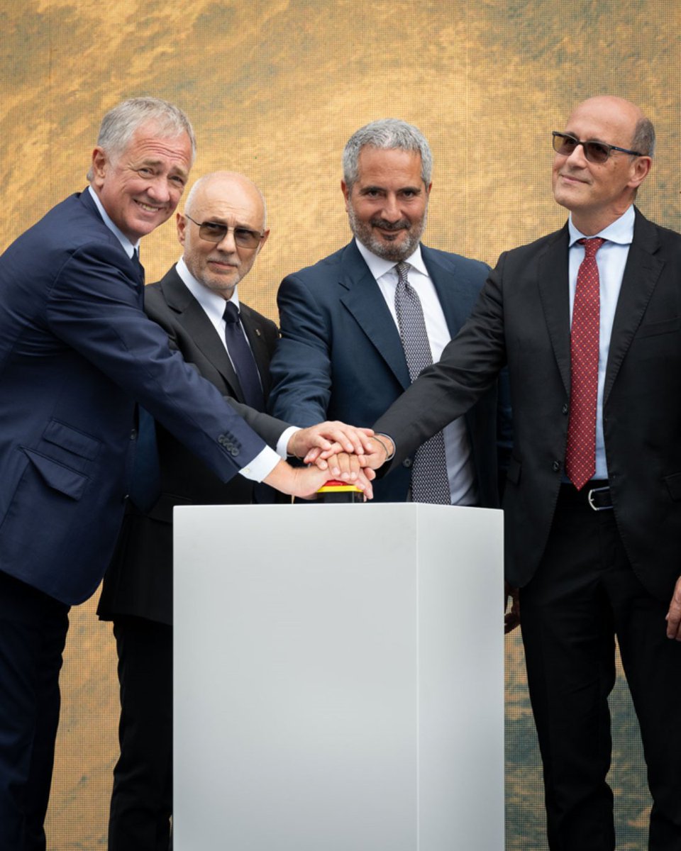 ExploraJourneys's tweet image. Today, we celebrated a triple milestone! ✨
 
At the @Fincantieri shipyard in Sestri Ponente, we marked the delivery of EXPLORA II. We also celebrated the keel laying of LNG-powered EXPLORA III and the steel cutting of EXPLORA IV.