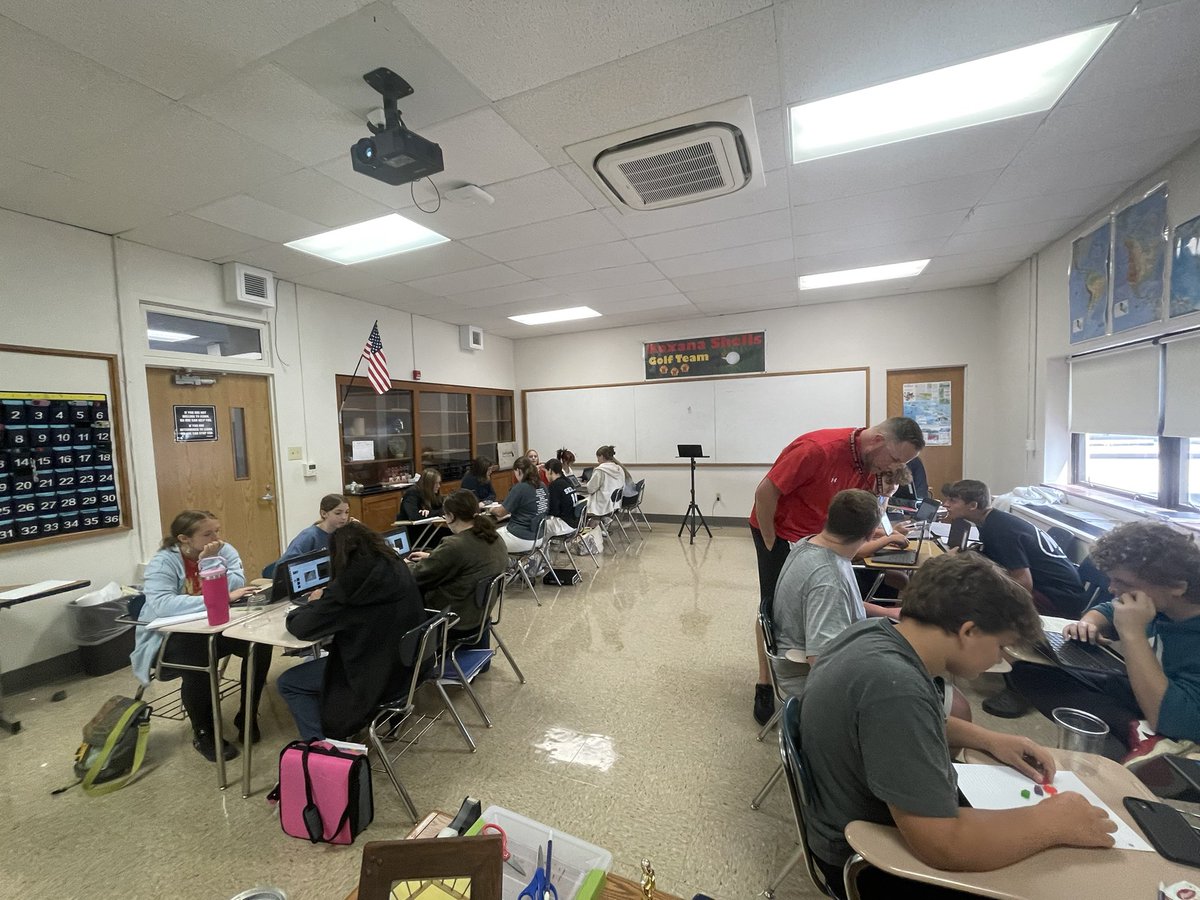 DandurandJason's tweet photo. Students in Mr. Ridenourโs Global Cultures class are learning about the different types of government & explain how government can can impact how people live in those countries. #GoShells #teacherclarity @VisibleLearning
#learningintentions #successcriteria https://t.co/fhe0Y9mX7k