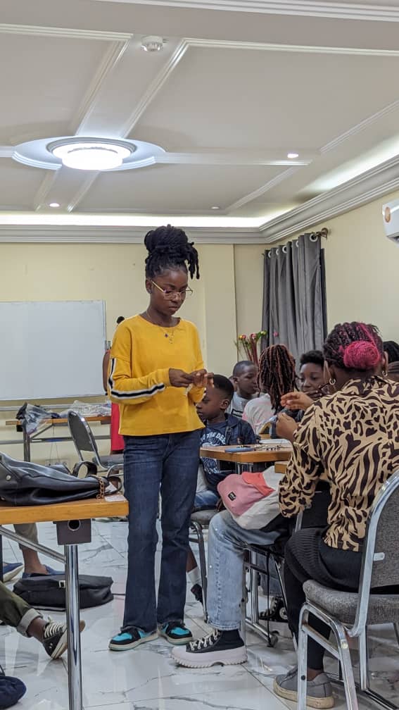 AGUI_FOUNDATION's tweet image. Commencer des le bas ages a le sinculquer des valeurs et surtout lapprentissage de quelque chose faite de leurs mains #HANDWORK #HANDCRAFT  c'est aussi ça  AGUI FOUNDATION pour le changement de vie et de mentalités
#EmpowerThem #Empowermentis2Key