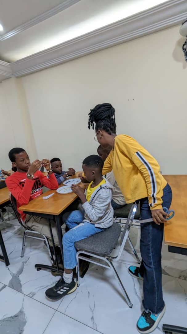 AGUI_FOUNDATION's tweet image. Commencer des le bas ages a le sinculquer des valeurs et surtout lapprentissage de quelque chose faite de leurs mains #HANDWORK #HANDCRAFT  c'est aussi ça  AGUI FOUNDATION pour le changement de vie et de mentalités
#EmpowerThem #Empowermentis2Key