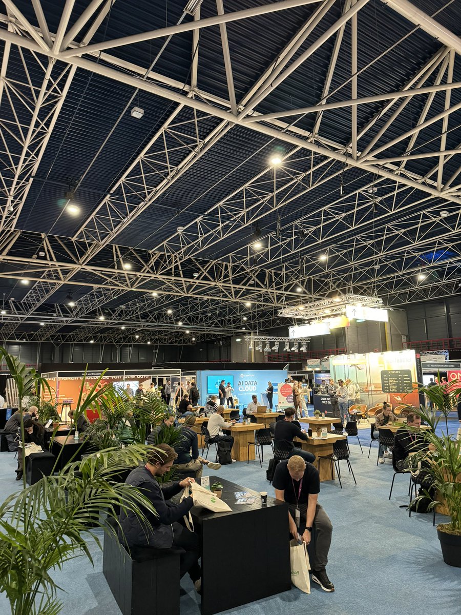 Benjamin_Nad's tweet image. Had an eventful day at the Data Expo in Utrecht! 🚀 Got inspired by the presentations from @PhilipsHealth, @bol_com, and @albertheijn. Great to reconnect with familiar faces and make new connections for my upcoming data science projects! 🤝 #MachineLearning