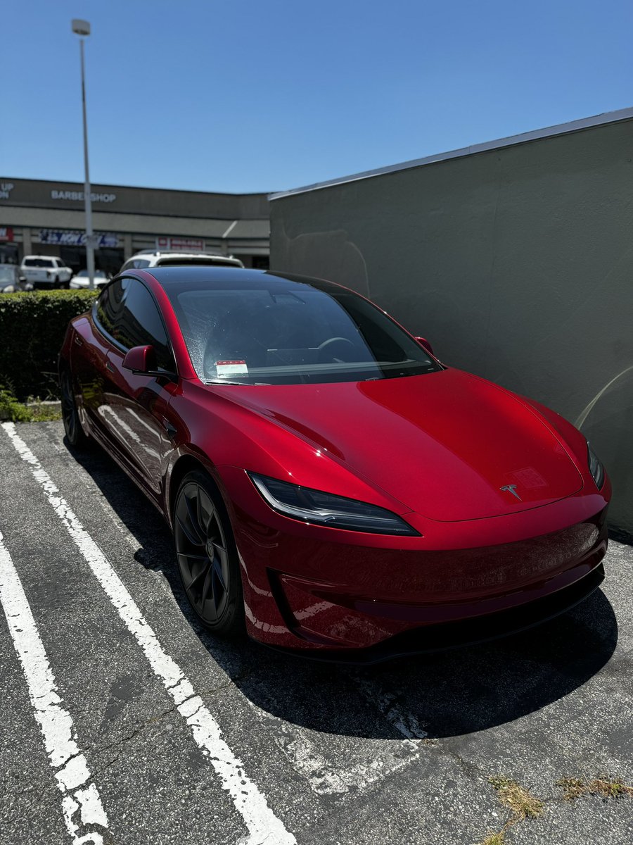 Seung4680's tweet image. #Model3 vs #ModelXPlaid 개인적인 비교

모델 X Plaid와 뉴(하이랜드)모델 3를 모두 운전해본 경험을 바탕으로 느낀 점을 공유하고자 합니다. 
더 큰 차체와 프리미엄한 모델 X에서 더 작은 모델 3로 기변하는 것은 쉬운 결정이 아니었지만, 새로운 모델 3를 시승해보니 많은 우려가 있었던 승차감과…