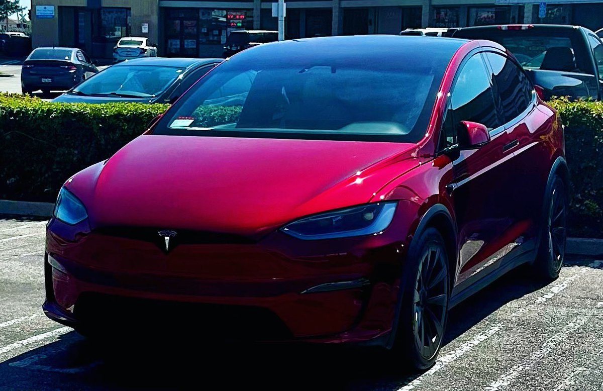 Seung4680's tweet image. #Model3 vs #ModelXPlaid 개인적인 비교

모델 X Plaid와 뉴(하이랜드)모델 3를 모두 운전해본 경험을 바탕으로 느낀 점을 공유하고자 합니다. 
더 큰 차체와 프리미엄한 모델 X에서 더 작은 모델 3로 기변하는 것은 쉬운 결정이 아니었지만, 새로운 모델 3를 시승해보니 많은 우려가 있었던 승차감과…