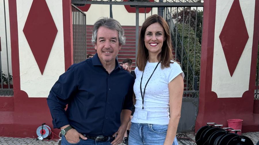 cextremadura's tweet photo. Juan Bazaga y Belén Marín ya están listos en el Coso de la Piedad de Almendralejo para la novillada que te ofrecemos en directo

📌 Hugo Sánchez, Alejandro Rubio y David Gutiérrez

🟥 #torosCEX hoy, a las 21:00h
https://t.co/o8ZhUecUTe https://t.co/UkuiIqZsAx