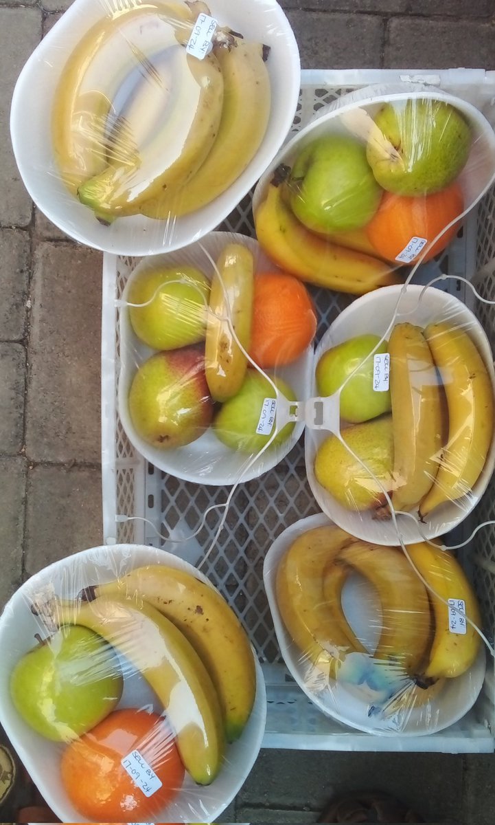 We serve &amp; deliver fresh fruits every week 😋📍🏡🚘
#bekelebeke ⏳
#fruitcombos 🍐🍌🍊🍏
#freshfruits 🌞🧘🏿‍♀️