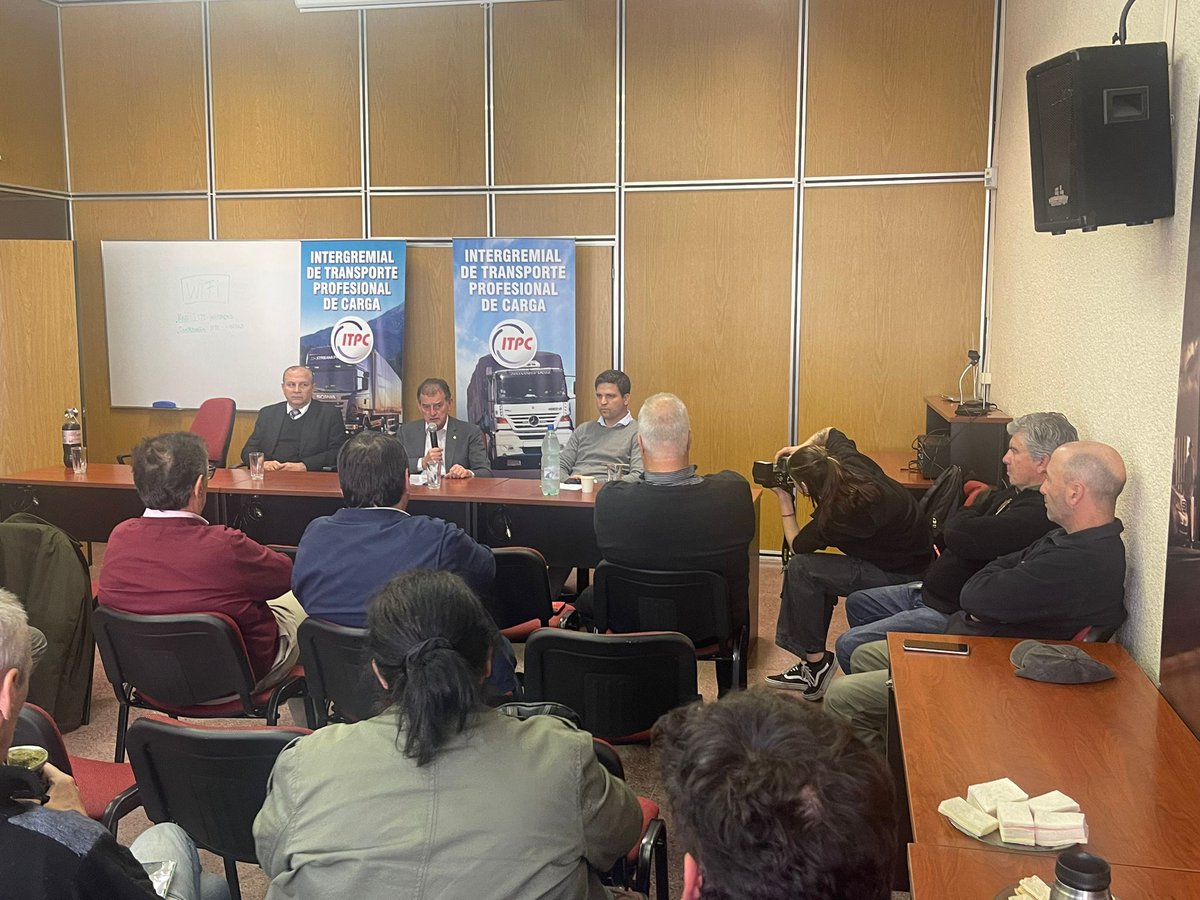 Hoy comenzó el ciclo ¨Agenda para el transporte de carga terrestre 2025-2030¨, en el cual vamos a dialogar con todos los candidatos a la Presidencia sobre los temas claves del sector. Agradecemos a <a href="/GuidoManiniRios/">Gral. Guido Manini</a> por la visita y el intercambio.