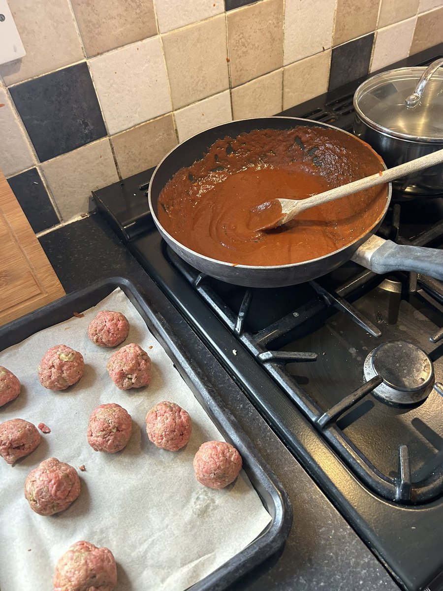 @AndrewGoldson Goldiefather tweet media