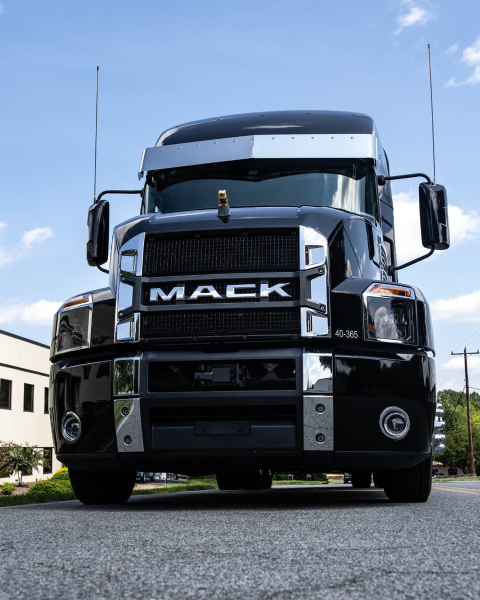 Mack Trucks tweet media
