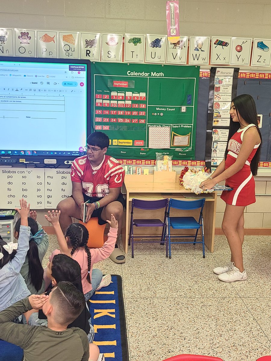 EHartman_OHS_HC's tweet image. Our football players, cheerleaders, and volleyball players had a great time reading to Pease Elementary students this morning!! #WestRise #FutureBronchos @ECISDAthletics @OHSBronchoFB @EctorCountyISD