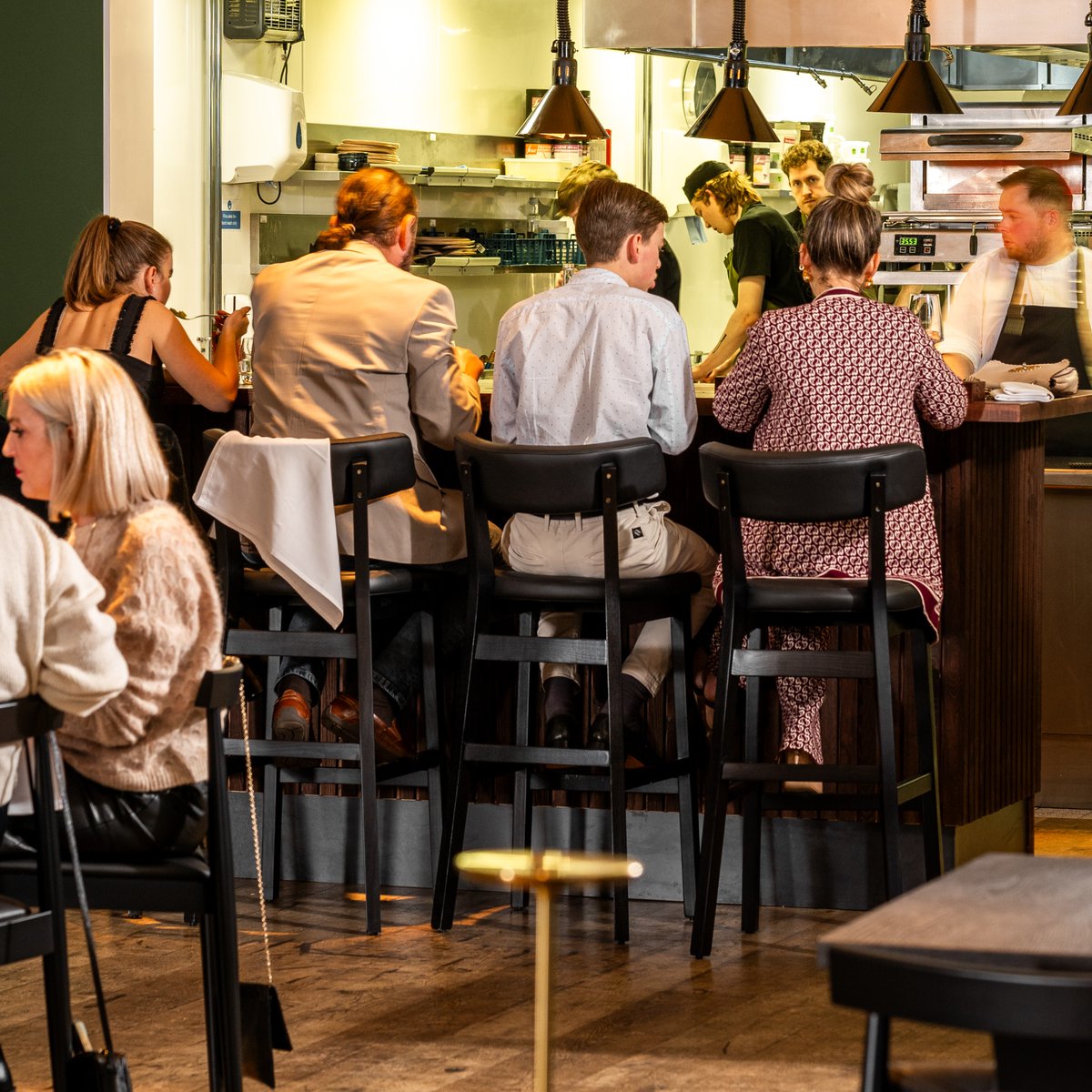 Meet our Chef's Table. Enjoy an exclusive nice course tasting experience whilst enjoying the theatre of SIX’s kitchen, from the comfort of the best seats in the house.
loom.ly/z8aiI_M