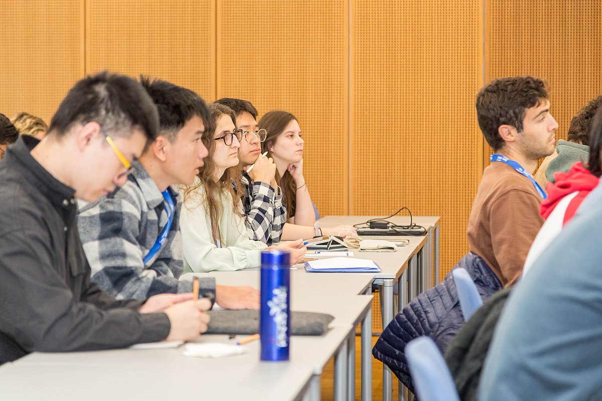 The IQOQI Summer School 2024 is in full swing. Students gain exciting insights into the fields of quantum physics &amp; into the research conducted in Innsbruck and Vienna.

After two intensive days at <a href="/iqoqivienna/">IQOQI-Vienna</a>, students came to Innsbruck yesterday and enjoy a rich program here😀