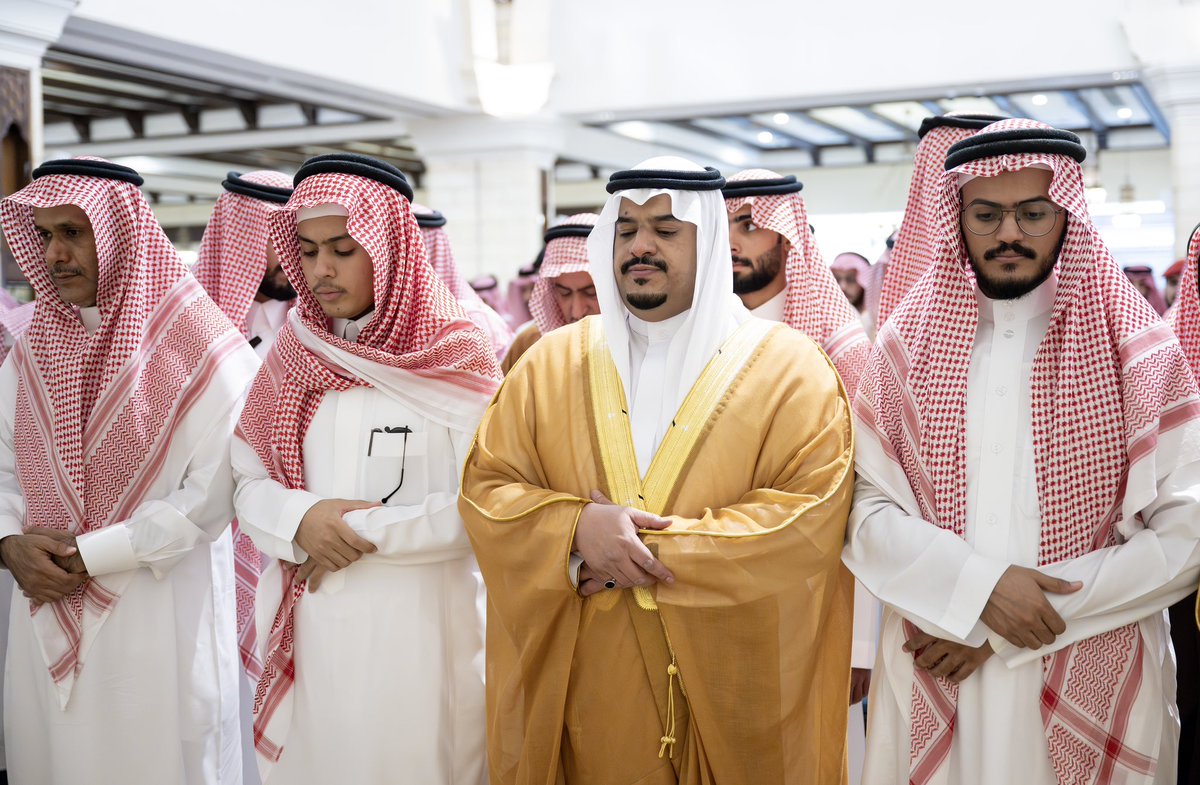 emara_alriyadh's tweet photo. سمو نائب أمير منطقة #الرياض يؤدي صلاة الميت على سجدي الهيضل -رحمه الله-.
https://t.co/JFc5pt3Ly1

#إمارة_الرياض https://t.co/ABV3vcZF1F