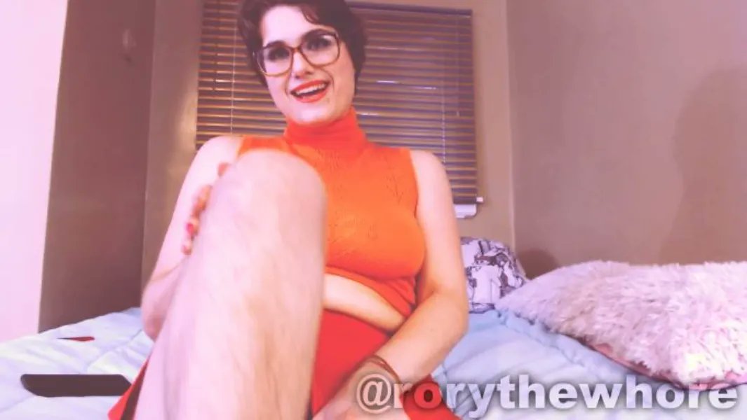 Rawr-Ee’s pics and videos