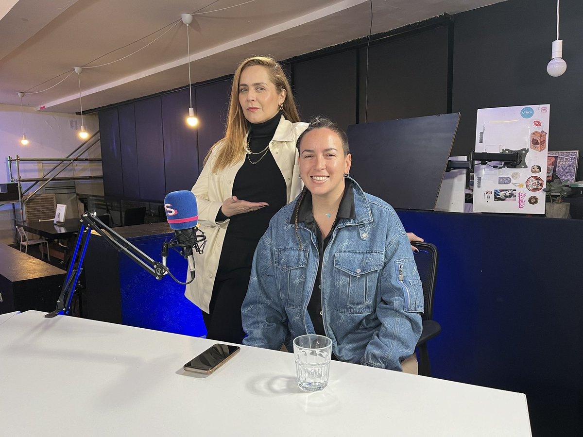 SÚBELA (@subelaradio) on Twitter photo #CaféConNata | Atención coleccionistas de álbumes 👀
🎙️ <a href="/ValdebenitoNata/">Natalia Valdebenito</a> conversa con <a href="/ionaRothfeld/">Iona Rothfeld</a>, presidenta de <a href="/ANJUFFChile/">ANJUFF Chile</a> porque por primera vez el álbum del Campeonato de Fútbol 2024 incluye al plantel femenino ⚽️👏
En vivo: youtube.com/live/fXw-84FBW… #CaféConNata | Atención coleccionistas de álbumes 👀
🎙️ <a href="/ValdebenitoNata/">Natalia Valdebenito</a> conversa con <a href="/ionaRothfeld/">Iona Rothfeld</a>, presidenta de <a href="/ANJUFFChile/">ANJUFF Chile</a> porque por primera vez el álbum del Campeonato de Fútbol 2024 incluye al plantel femenino ⚽️👏
En vivo: youtube.com/live/fXw-84FBW…