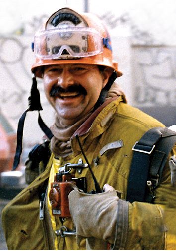 #LAFDHistory 18 yrs ago today, the #LAFD lost a legend when Captain Lane Kemper passed from job-related cancer. A tireless advocate for firefighter safety and <a href="/GiveToAHero/">Widows, Orphans & Disabled Firefighter’s Fund</a> , he made us all better firefighters and better people. You are missed.