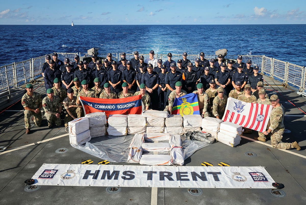 HMSTrent's tweet photo. Record breakers 🏆

We just completed Bust #8 capturing a narco-sub in a first for the @RoyalNavy and seized 2,000Kg of cocaine taking our total catch to 9,458Kg 🙌
We continue our patrols in the Caribbean Sea to disrupt illegal smuggling. 💪

#FwdDeployed #TeamTrent https://t.co/zIUHEp6PrC