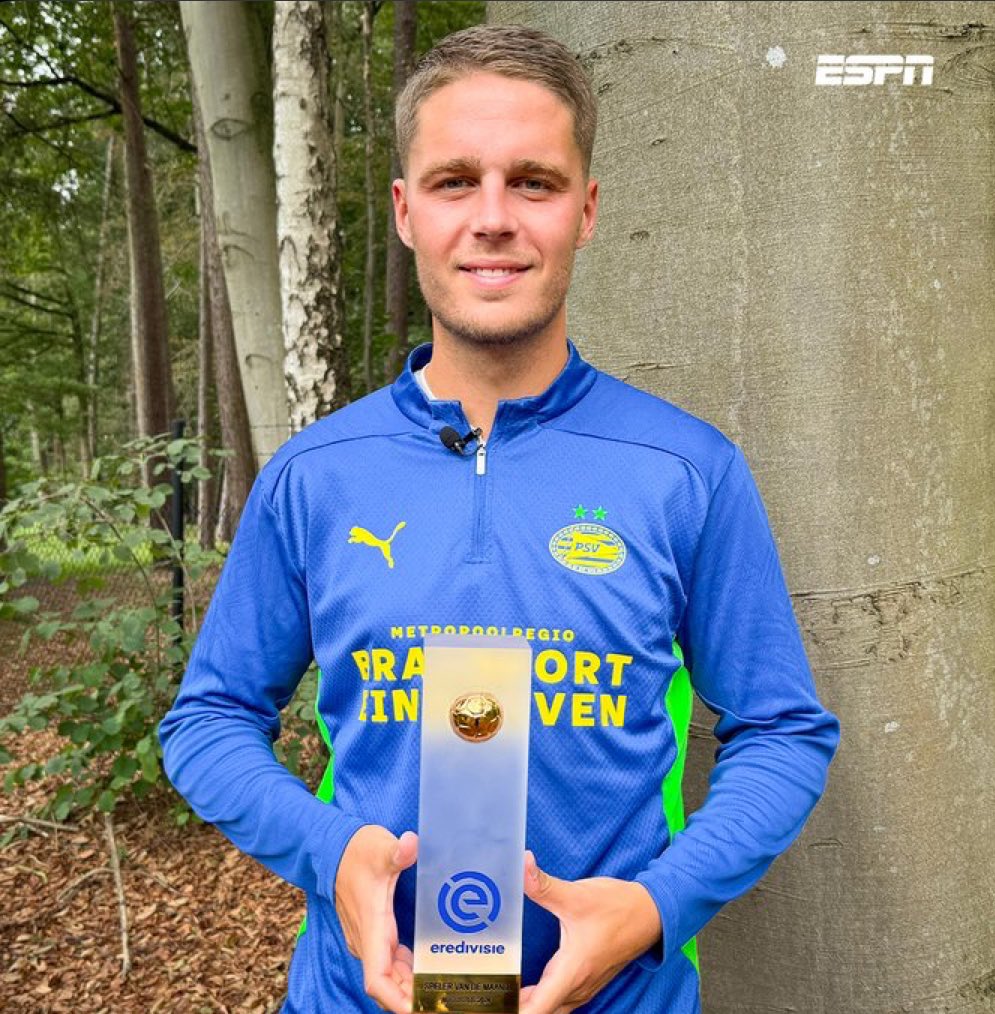 PSVwrld's tweet photo. Eredivisie player of the month! ❤️🤍

#PSV https://t.co/YC83yGTsWz