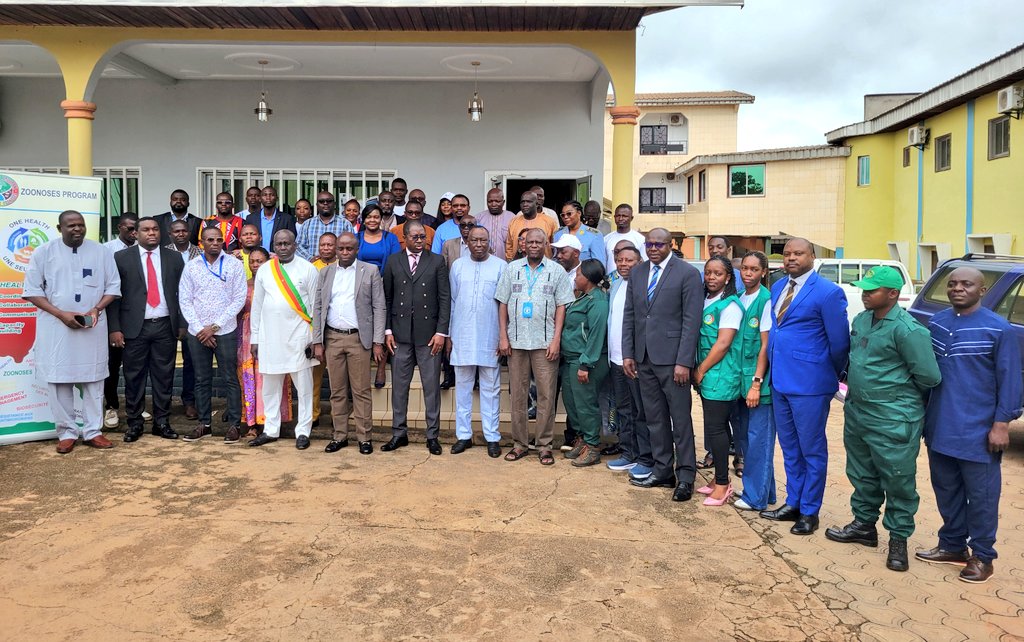 Le Programme Zoonoses a organisé ce 12 septembre 2024 à Bertoua, une table ronde de sensibilisation sur le #Mpox dans la Région de l'Est.
En présence des autorités administratives et notamment de plusieurs responsables régionaux et départementaux.