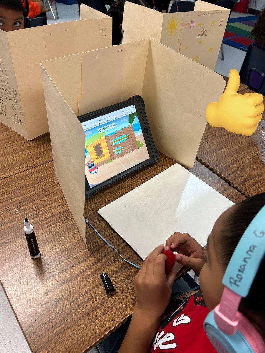 EMirandaG_IES's tweet image. 1st grade Knights @Ituarte_ES began @AgeofLearning BOY assessment 🧡💜