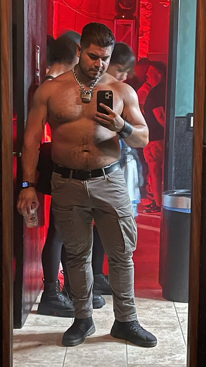 roridri01's tweet photo. Found a full size mirror on a night out 
#gay #latino #DTLA https://t.co/ELOTkIGvaL