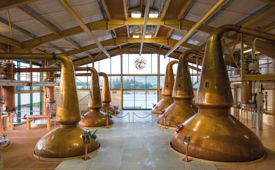 The Scotch Whisky Association has published figures showing that global exports of Scotch whisky fell by 18 per cent in the first half of 2024, in comparison with the same period in 2023  

Read more ➡️ thedrinksreport.com/news/2024/1956…