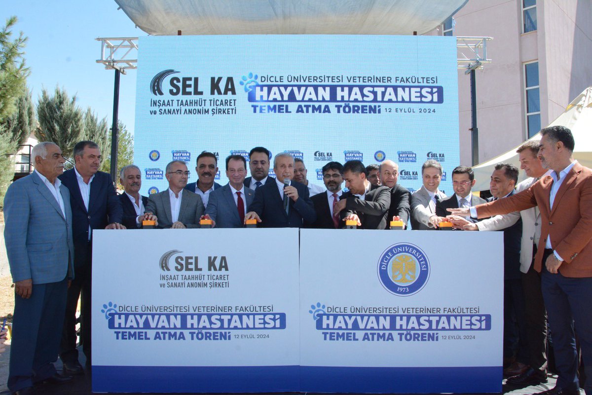 dicleunivet's tweet photo. Dicle Üniversitesi Veteriner Fakültesi Hayvan Hastanesi Temel Atma Töreni Düzenlendi 
Ayrıntılar için: https://t.co/AuGhZ2CK0F https://t.co/k8zmaD4yp5