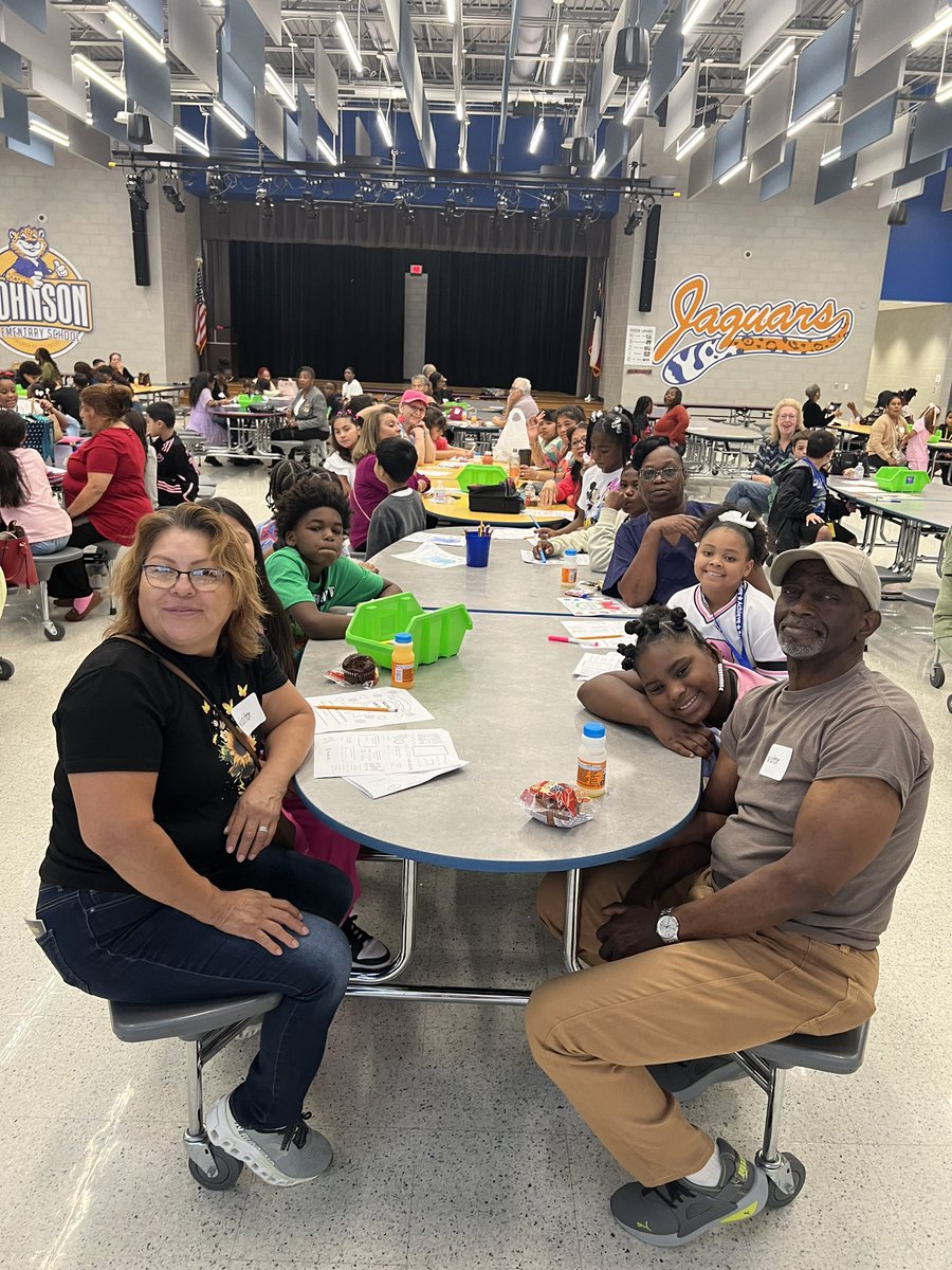 MrsU♥sBooks tweet media