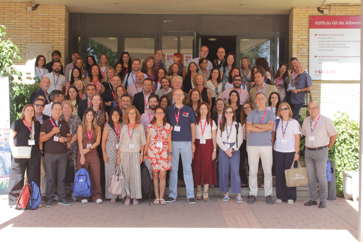 Aquí tenemos las esperadas fotos de grupo con los participantes en #AEMARK24! Estamos rozando los 400 inscritos y hemos tenido que hacer dos fotos 🔝

¡Disfrutad mucho de toda la experiencia!