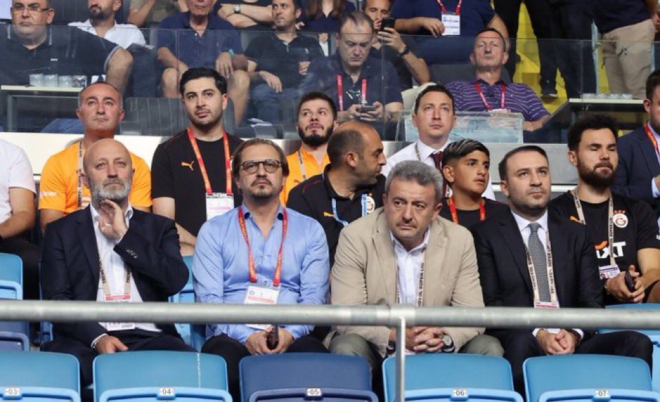 Sizi istemiyoruz😏 torpilli evlatlarınızı da alın gidin!

 #DursunÖzbekİstifaET