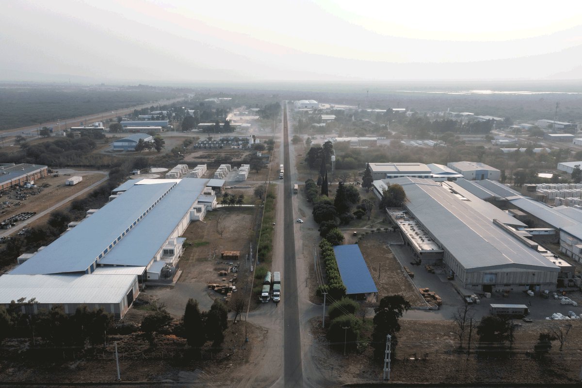 MiceCatamarca's tweet photo. 🏗️🛣️ La etapa concluida fue de 2,6 km de asfalto y las obras complementarias de mejoras en todo el sistema de vías internas. Fue ejecutado por Vialidad Provincial y financiado con fondos nacionales y provinciales. 🧵👇 https://t.co/WoLtrplB0e