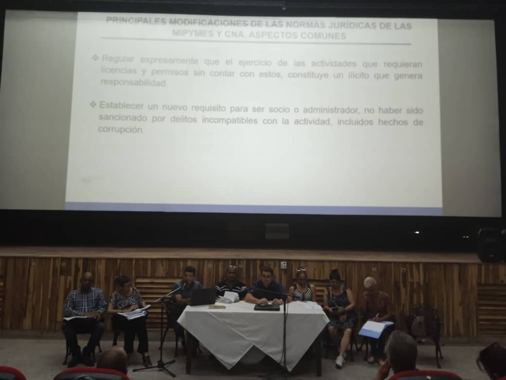 castro_yudalis's tweet photo. En desarrollo, se realiza preparación a los actores economicos en el Mpio #PinardelRio sobre las nuevas normas publicadas en la Gaceta Oficial 78/2024, que contiene 6 Decretos Ley, 2 Decretos y 11 Resoluciones de OACE. #UnidosXCuba #PinarXNuevasVictorias https://t.co/cYbfVcJYMW