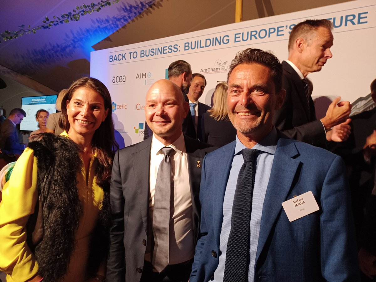SMEunited's tweet photo. Thank you to all guests for their presence at yesterday’s night #EUback2business garden reception. The inspiring exchanges foster cooperation and push us to continue work to shape Europe for SMEs! https://t.co/3SBW3zeJX3