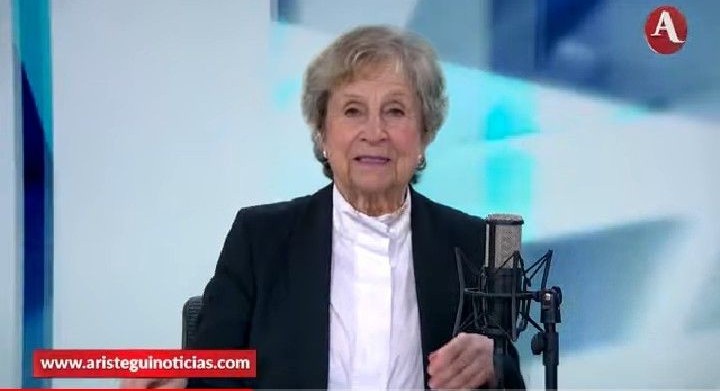 _FarGlez24_'s tweet photo. Según la #Bufona de los gringos, @AristeguiOnline , @aristeguicnn; No crean lo que diga está decrépita "Periodista", ella sirve a intereses extranjeros, ella no ama a esta nación Mexicana, ya q elle es Hija de exiliados Españoles, de los cuales muchos de ellos han sido traidores a México.
