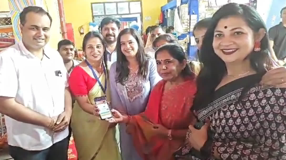 ETVBharatRJ's tweet image. भीलवाड़ा: प्रभारी मंत्री ने ली अधिकारियों की बैठक, बोलीं- गिरदावरी के बाद किसानों को दिया जाएगा मुआवजा etvbharat.com/hi/!state/bhil… 
#BUDGETIMPLEMENTATION #COMPENSATION #GIRDAWARI #BJPMEMBERSHIPCAMPAIGN #MINISTERMANJUBHAGMAR #RAJASTHANNEWS