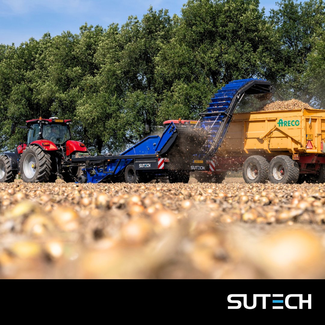 SUTechniek's tweet image. De #oogst is in volle gang 🧅📷 

Afgelopen weken mooi weer gehad om alle laders in bedrijf te stellen. Het is, na een drukke periode, gaaf om te zien hoe onze #uienladers gebruikt worden én foto's massaal gedeeld worden op de sociale media.  

Veel succes en werkplezier gewenst!