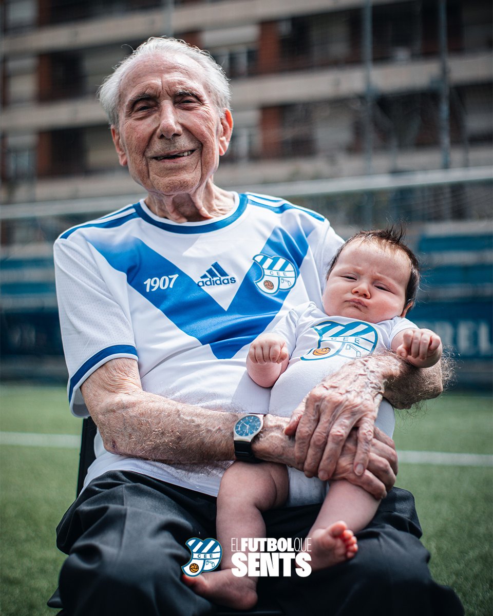 📸 Passat i futur donant-se la mà.

L'avi del Pastells, soci més veterà, amb l'Amèlia, sòcia més jove, al Nou Sardenya.

El 𝗳𝗶𝗹 𝗲𝘀𝗰𝗮𝗽𝘂𝗹𝗮𝘁 de la història no s'atura.💙

👥 Fes-te soci/sòcia. Junts som més grans.

bit.ly/4ggqY1J

#ViladeGràcia #ElFutbolQueSents