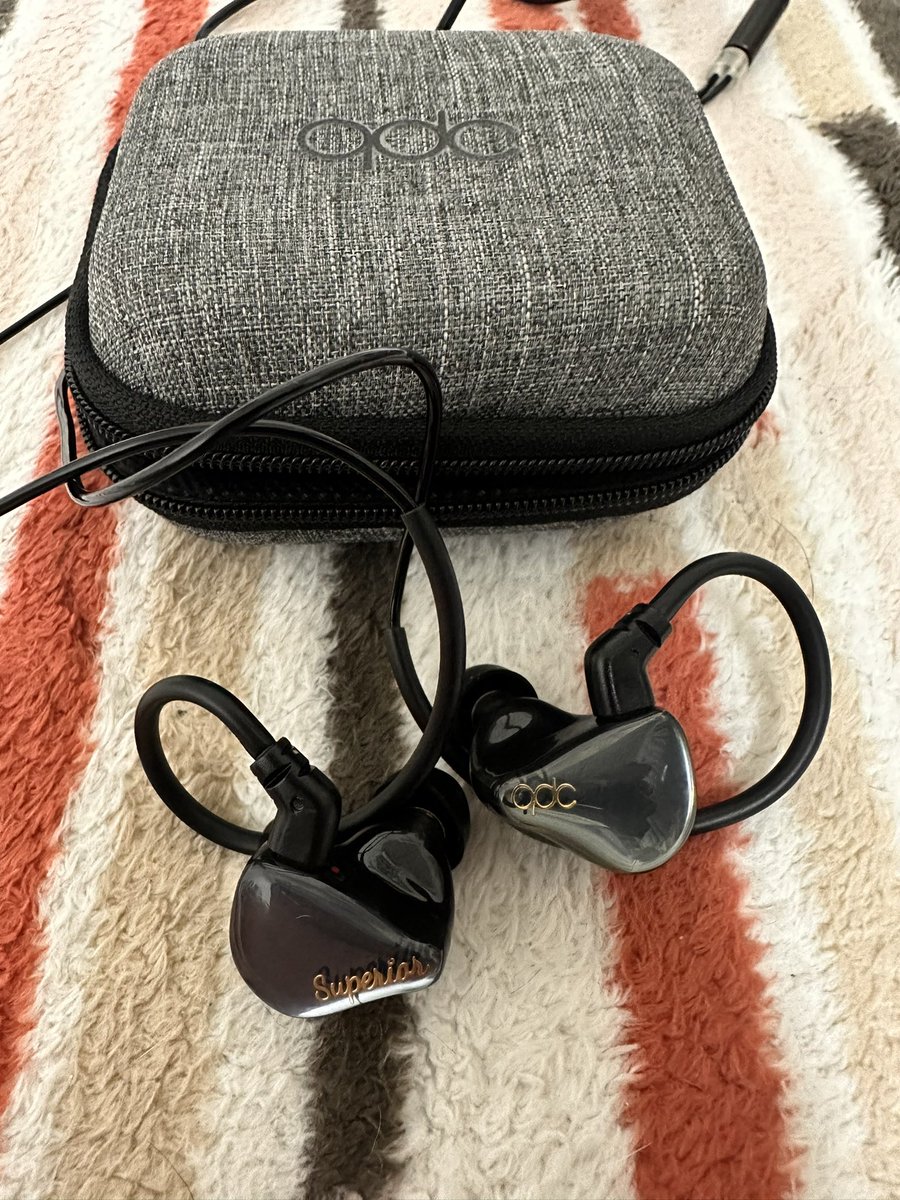 kenjin215's tweet photo. @e_earphone 今までBluetoothのイヤホンしか聞いた事なかったのですが、ｅイヤホン日本橋店で店員さんに色々教えて頂き初めて有線イヤホンを聞かせて貰って鳥肌立つほど音の良さに感動して即買いしました！
新たな沼にハマりそうですꉂ🤣𐤔 https://t.co/a1tXPo8RH8