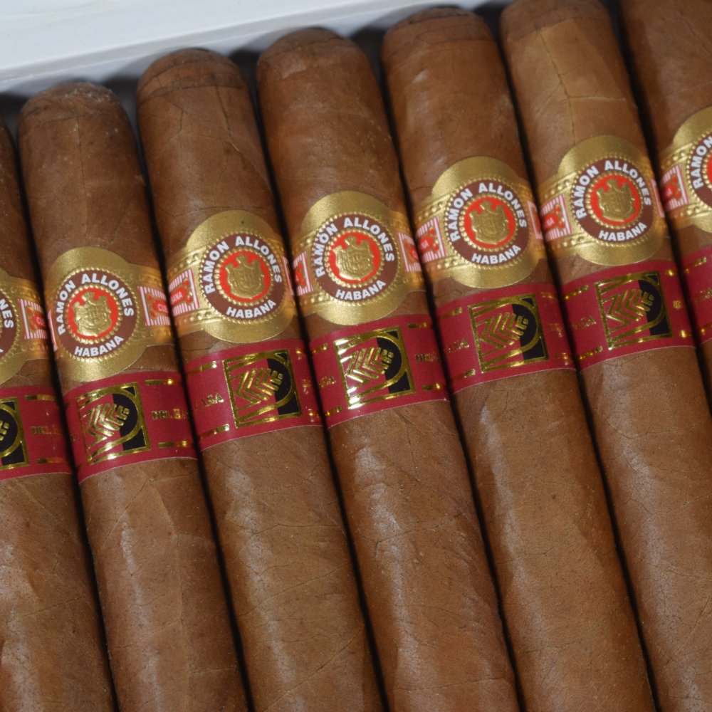 Cgarsltd's tweet photo. LCDH Ramon Allones Allones Superiores Cigar - Box of 10

https://t.co/3k8hmRA6kA
Ramon Allones is one of the big names in the history of Habanos. Founded in 1837, it is one of the oldest brands still in production.

#cigarcase #lifeisgood #luxury #luxurylifestyle #cigaraficionado https://t.co/lVmuGetS7B
