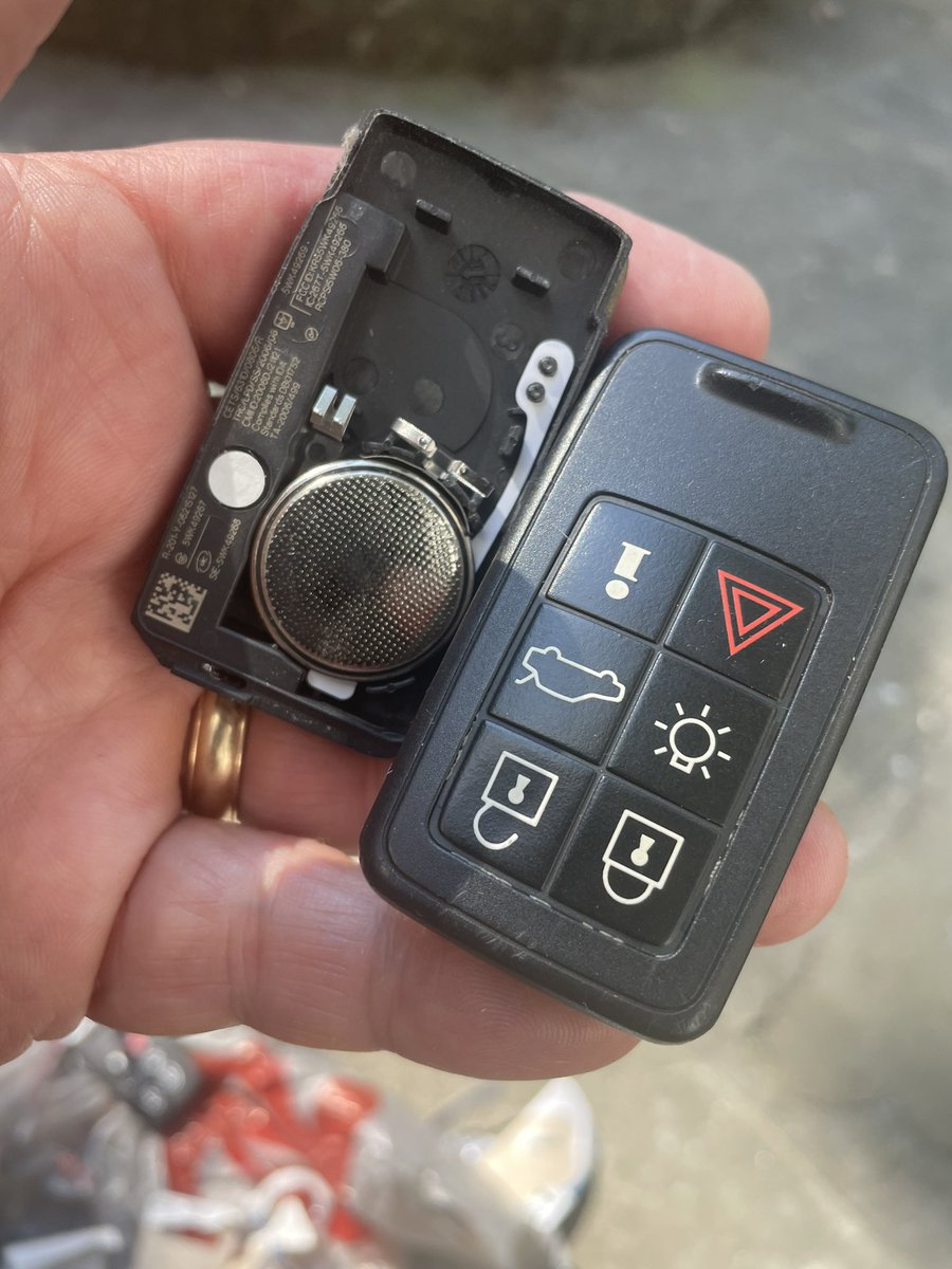 WTLocke's tweet image. Excellent debate on the #USHouse floor on @CarolMillerWV good chinese battery  tax break bill. Yet let’s face it, China controls the lithium battery supply chain for EVERYTHING, like #keyfobs to start our autos too. @JasonSmithMO