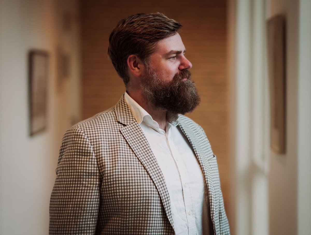 Journalisterne <a href="/PernilleFrantz/">Pernille Frantz</a> og Omid Jafi har fulgt mig i ugerne efter premieren på #Operarejsen Akt 3 og op til uropførelsen af mit sidste orkesterværk til #AarhusSymfoniorkester 6. sept. Det bliver til et indslag i 21 Søndag nu på søndag. Håber du vil se med.🍿(📷: Omid Jafi)