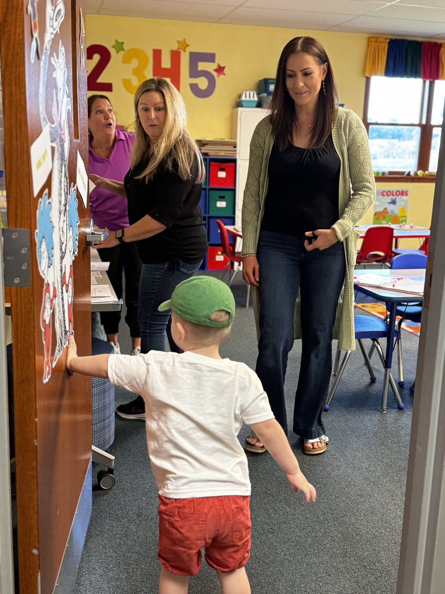 lilbabiluluxo's tweet photo. This episode of Bluey is called Levi goes to preschool 🥹

Please enjoy the compilation of the second born not caring about mom’s aesthetic pictures. And certainly no patience for the door to open 🙃#firstdayofpreschool https://t.co/T3okLrOXWi