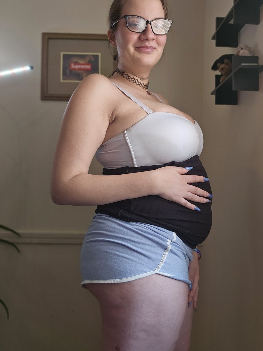 kitty49420177's tweet photo. hi im your little slut ! not new to nsfwtwt 🎀🩵
I'm 27 weeks pregnant 
(Belly is big)
⁃snap autumn247237 
⁃soft + hard kinks 💞
-selling
⁃like + rt to be mutuals
#dm #nudes #nsfw #sext #porn #dmme #horny #cum #thick #nsfwtwt #porn  #tits #nudes #sellingcontent https://t.co/usQtI0no59