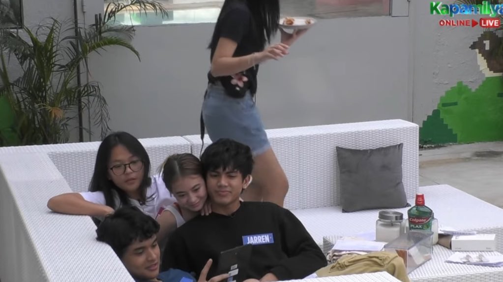 Analyn04985627's tweet photo. Walang mag move on sa picture ng JARFYANG, baka naman Kuya @PBBabscbn paki post picture Nila?

fighTEENS JARFYANG
#PBBGen11SeparateLives https://t.co/Zwf4gfoseq