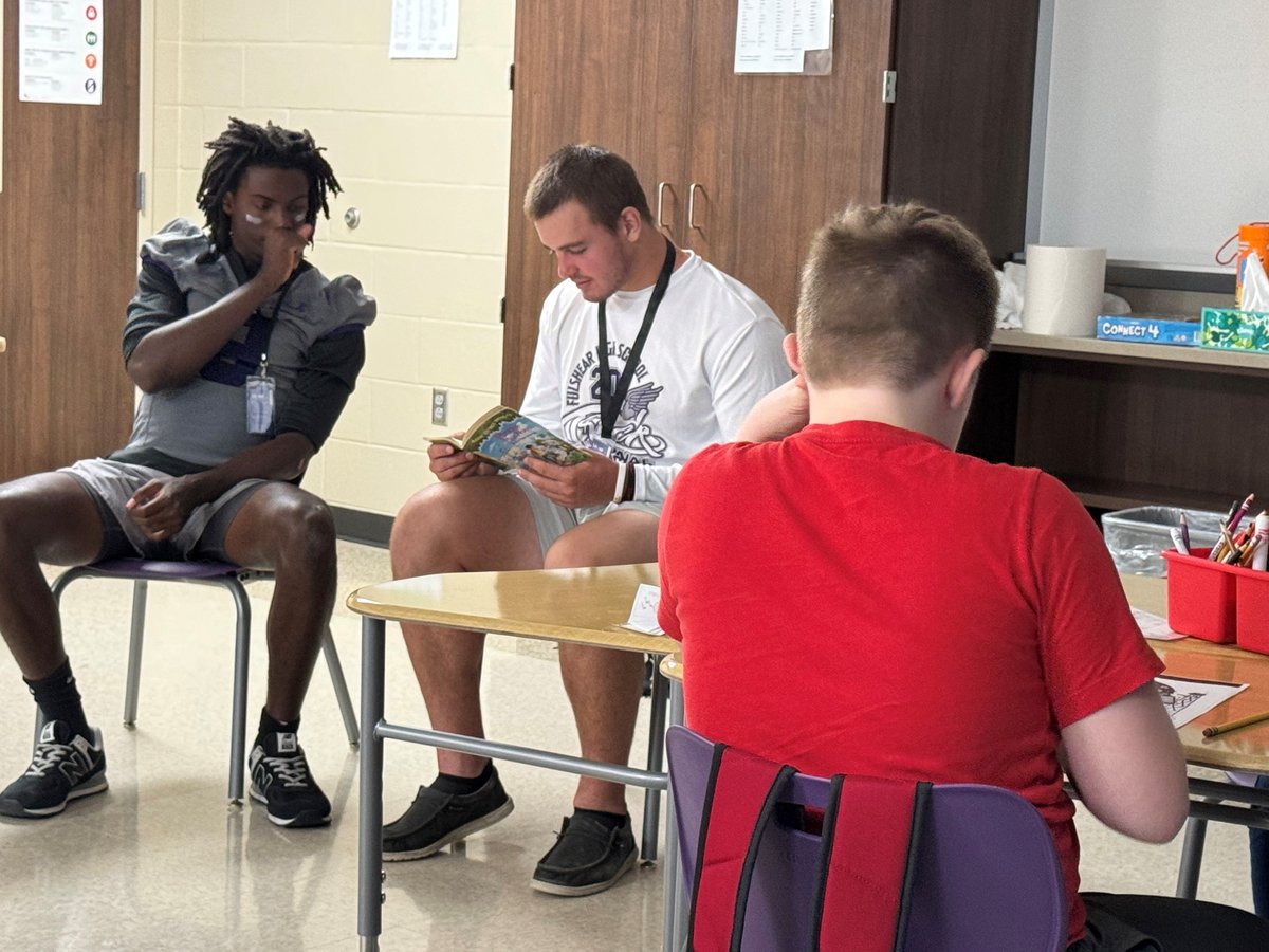 Coach_Kowalski's tweet photo. Our first Bolt's Buddies of the year! Huge thank you to Ms. Lombardi for welcoming us today in her class, &amp; athletes @jeromedrain_ &amp; @ChanceBryant19 for reading. We can't wait to see you all next week to see where the Magic Tree House takes us! #WeAreFu1shear https://t.co/491Lg589iw