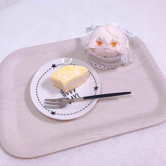 無印のケーキがめちゃくちゃ最強においしくてね、特にチーズケーキが最強にお気に入りでね、他にもガトーショコラとかも最強でね、メメと食べてる