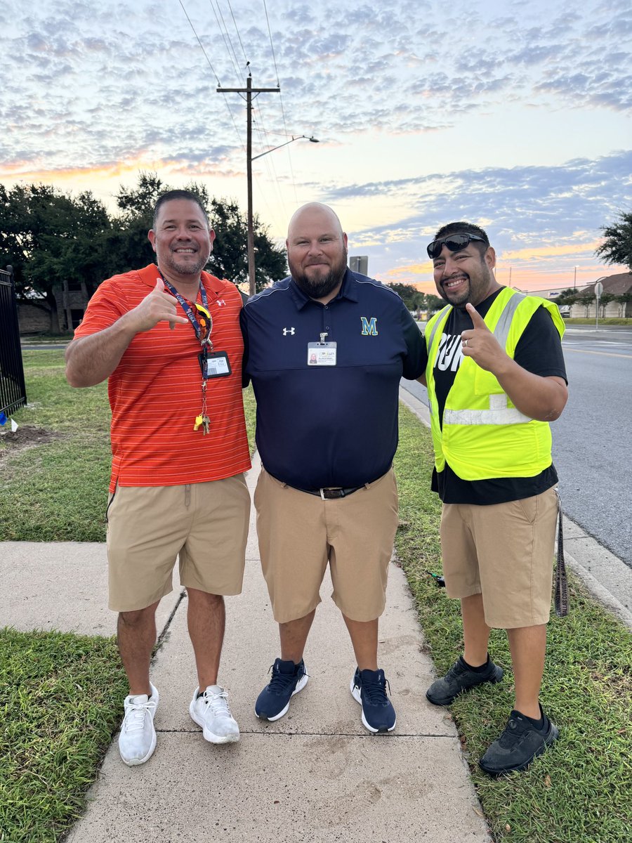 Thank you to Coach Pat <a href="/mospatterson/">Coach Moses Patterson</a> always a great day when we get to see our former students/athletes come out and help out with morning drop off <a href="/Pride_Mustangs/">Pedro Alvarez, Jr.</a> #TraditionStartsHere