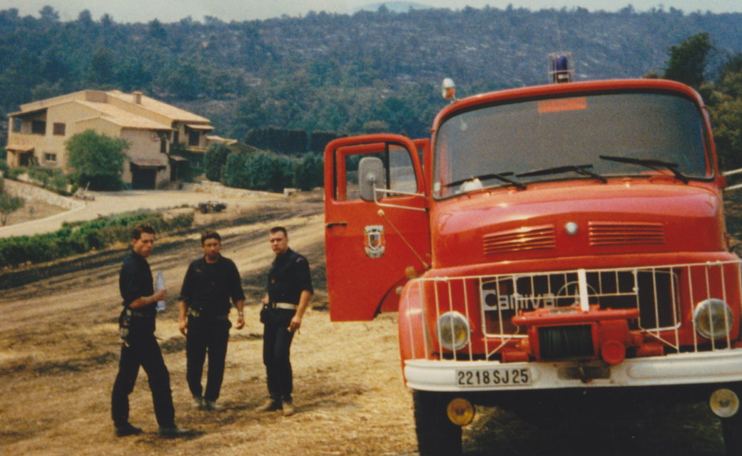 J-14 : Eté 1989, les sapeurs-pompiers de Besançon Prennent part à la colonne de renfort FDF dans le Var. (© Denis Garcia)
#PompiersBesançon500ans
#Histoire
#Besançon
#SDIS25