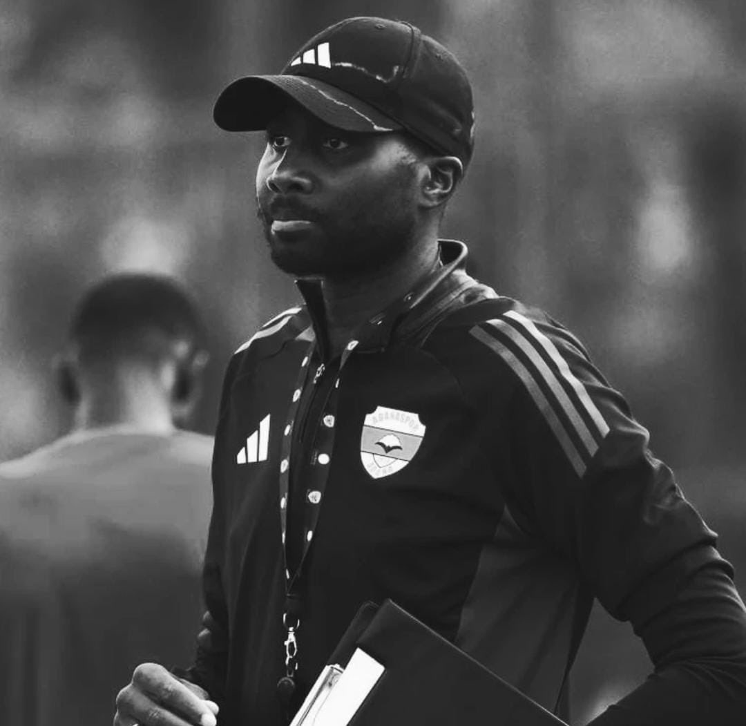 Cumartesi günü saat 17:30 da olacak olan idmana saat 16:30 da galeria da buluşup hep beraber tesislere geçeceğiz. Münferit gelmek isteyen herkesi de orada görmek isteriz. Biz vefayı bilen bu şehrin onurlu taraftarlarıyız… Hocamız için başsağlığında bulunacağız. HERKESİ BEKLERİZ.