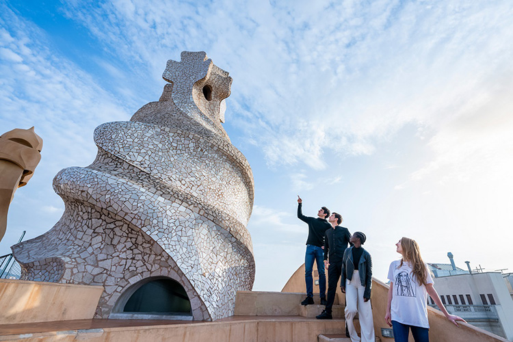 socpetitcat's tweet photo. Promoció La Pedrera Essencial, Menors de 12 anys gratuït
https://t.co/D6iiFEiysR
Visita La Pedrera i entraràs al món d'Antoni Gaudí. Descobriràs en primera persona com la natura és l’origen i la inspiració de l’edifici.
#LaPedrera #activitatsfamiliars #promocions @FCLP_Fundacio https://t.co/S9sl9jk6t3