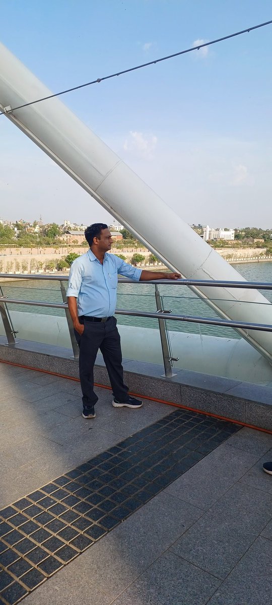 Ashokkumarreg10's tweet photo. चलता रहूँगा पथ पर,
चलने में माहिर बन जाऊँगा,
या तो मंजिल मिल जायेगी या
अच्छा मुसाफ़िर बन जाऊँगा…!!!!!!!! https://t.co/O2oh9DNL7L